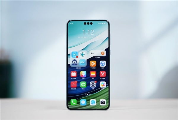 华为Mate 90系列正面外观曝光:依然独一无二三挖孔!支持3D人脸 华为Mate 90系列正面外观曝光:依然独一无二三挖孔!支持3D人脸