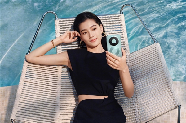 华为Mate 90系列正面外观曝光:依然独一无二三挖孔!支持3D人脸 华为Mate 90系列正面外观曝光:依然独一无二三挖孔!支持3D人脸