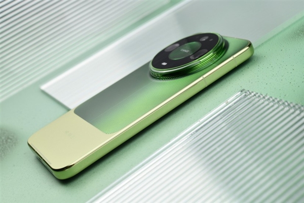 华为Mate 90 Pro Max典藏版上手:翡冷翠很抢眼!积木壳也有新玩法 华为Mate 90 Pro Max典藏版上手:翡冷翠很抢眼!积木壳也有新玩法