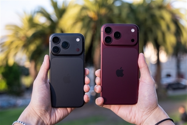 苹果宣布:将为受影响iPhone 18 Pro Max用户免费更换新机 只针对AT&T网络版本 苹果确认:美版iPhone 18 Pro Max有问题 只能通过换机解决
