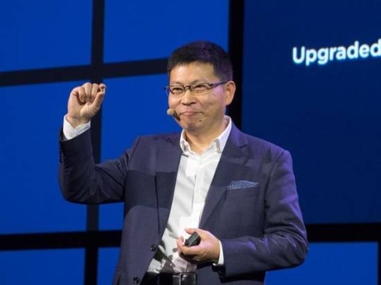 余承东谈iPhone Duo：阔折叠手机华为先做的！