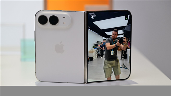 iPhone Duo指纹UI和实体按键没对齐：强迫症看了难受